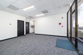 1811 Riverview Dr, San Bernardino, CA à louer Photo intérieure– Image 2 sur 17