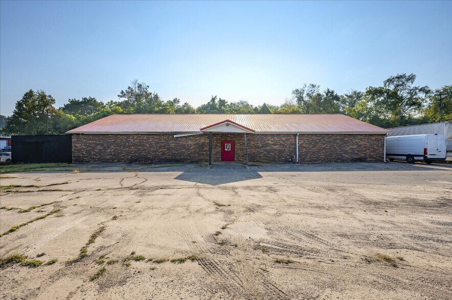 1348 College St, Clarksville, TN à vendre - Photo de l’immeuble – Image 2 sur 29