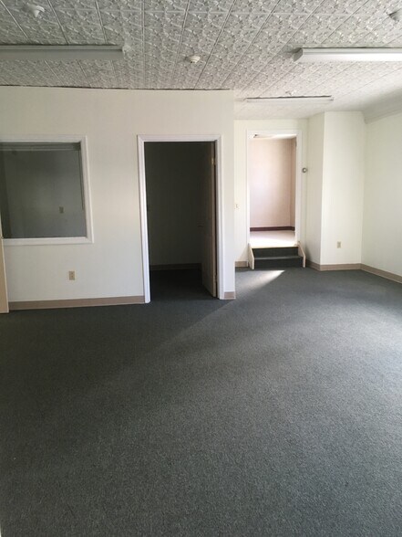 202-212 Broadway, Rensselaer, NY à louer - Photo intérieure – Image 2 sur 6