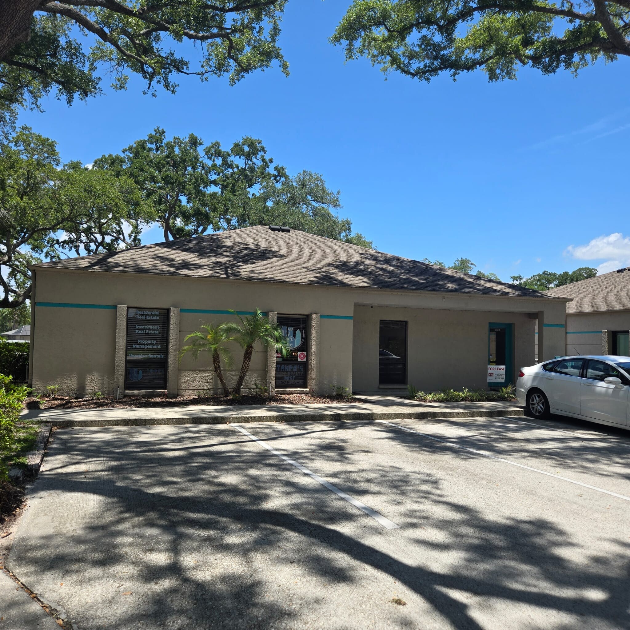 330 W Bearss Ave, Tampa, FL à louer Photo de l’immeuble– Image 1 sur 8