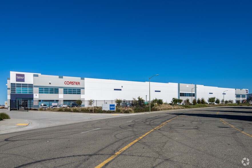 8350 Pardee Dr, Oakland, CA à louer - Photo de l’immeuble – Image 2 sur 6