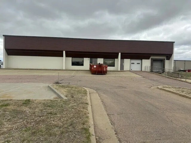 900 E 48th St N, Sioux Falls, SD à louer - Photo de l’immeuble – Image 2 sur 20
