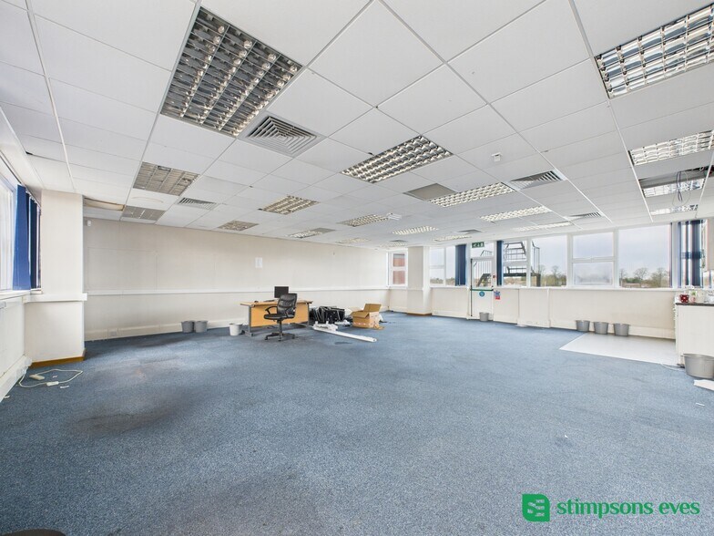 90-100 Collingdon St, Luton à louer - Photo de l’immeuble – Image 2 sur 25