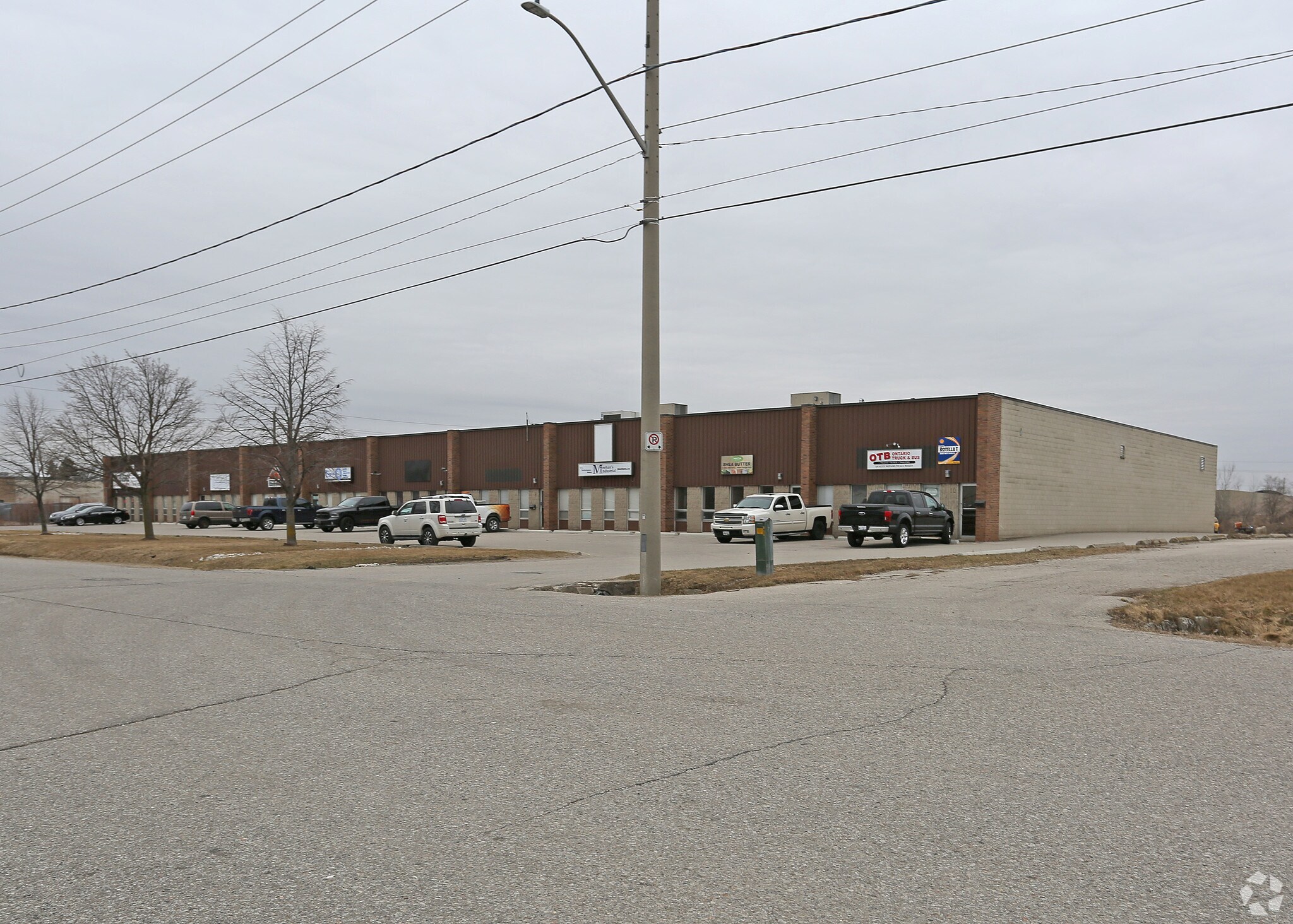 470 Collier Macmillan Dr, Cambridge, ON à louer Photo principale– Image 1 sur 9