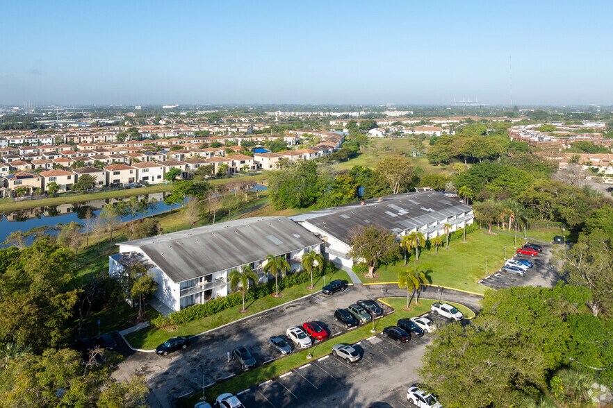 750-770 NE 195th St, Miami, FL à vendre - Aérien – Image 2 sur 29