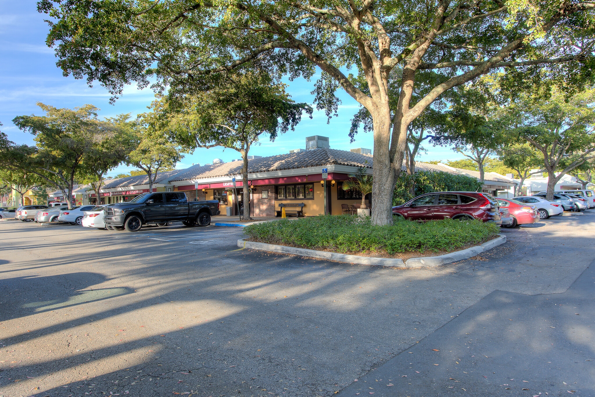 16351-16495 NW 67th Ave, Miami Lakes, FL à louer Photo principale– Image 1 sur 4