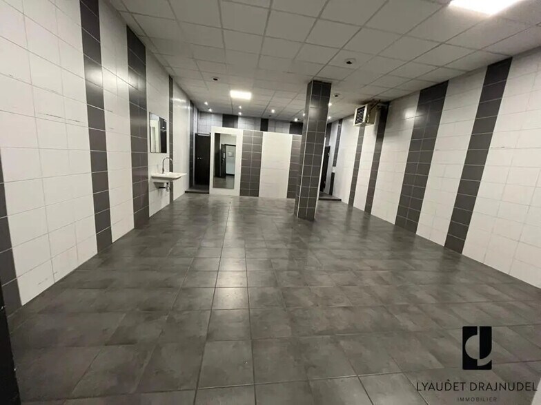 Local d'activités dans Roanne à vendre - Photo de l’immeuble – Image 3 sur 5