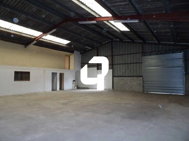 Plus de détails pour Local d’activités à vendre