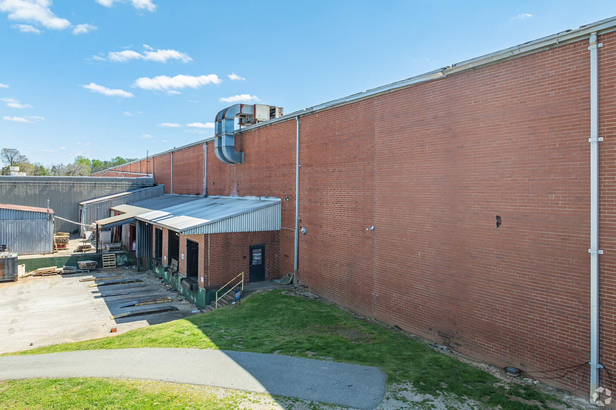 180 E Main St, Haw River, NC à louer Photo principale– Image 1 sur 12