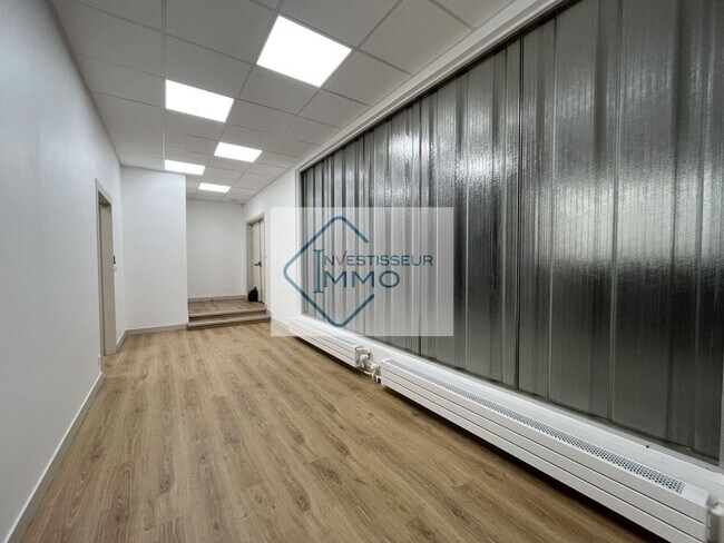 Plus de détails pour Local commercial à vendre