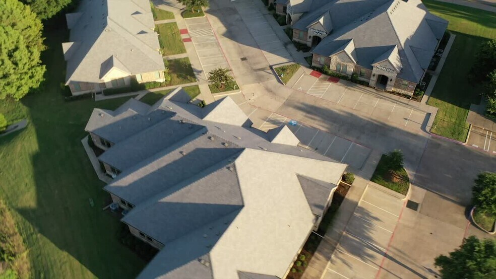 1060 W Campbell Rd, Richardson, TX à louer - Vidéo sur l’annonce professionnelle – Image 2 sur 19