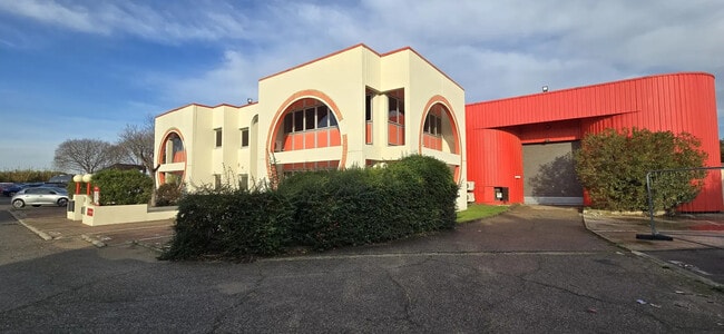 Plus de détails pour Local d'activités à louer