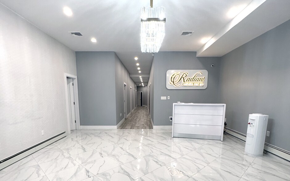 30-71 Steinway St, Astoria, NY à louer - Photo de l’immeuble – Image 3 sur 4
