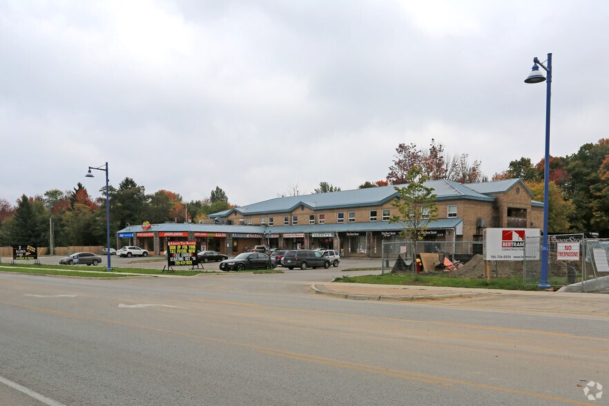 945 Innisfil Beach Rd, Innisfil, ON à vendre - Photo de l’immeuble – Image 2 sur 7