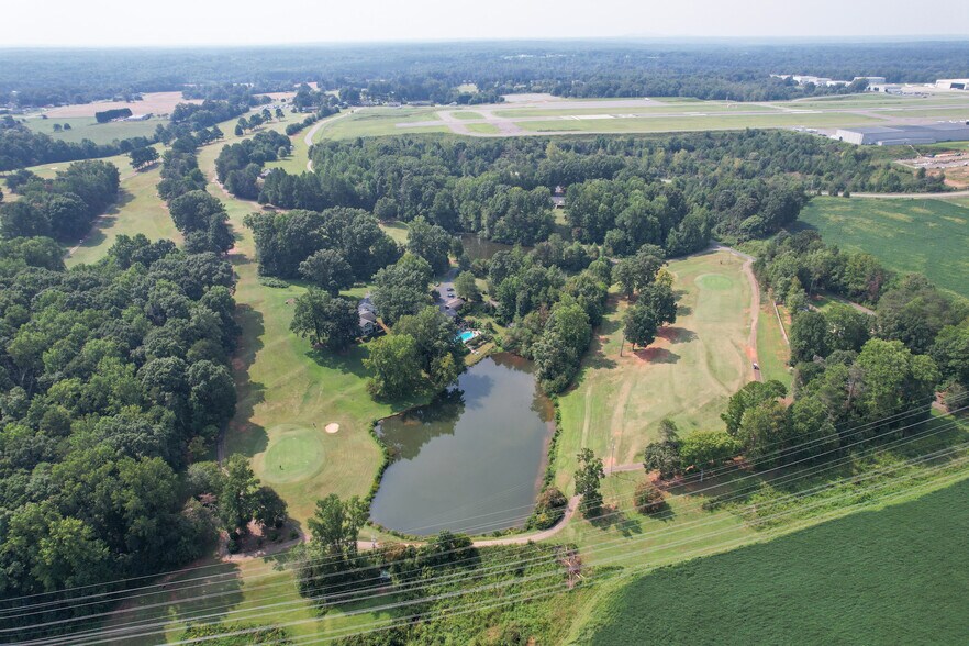 273 Old Airport Rd, Statesville, NC à vendre - Photo de l’immeuble – Image 2 sur 4