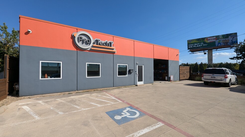 1942 N IH 35E/Stemmons Fwy, Carrollton, TX à louer - Photo de l’immeuble – Image 1 sur 15