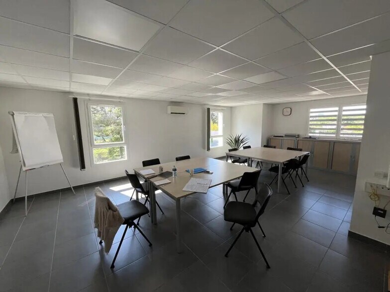 Bureau dans La Seyne-sur-Mer à vendre - Photo de l’immeuble – Image 2 sur 6