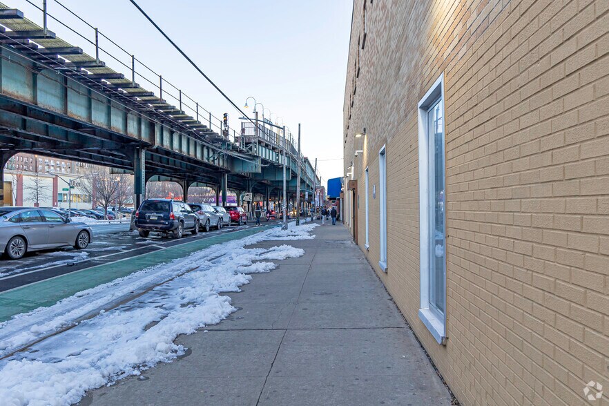 3000-3050 White Plains Rd, Bronx, NY à louer - Photo de l’immeuble – Image 3 sur 4