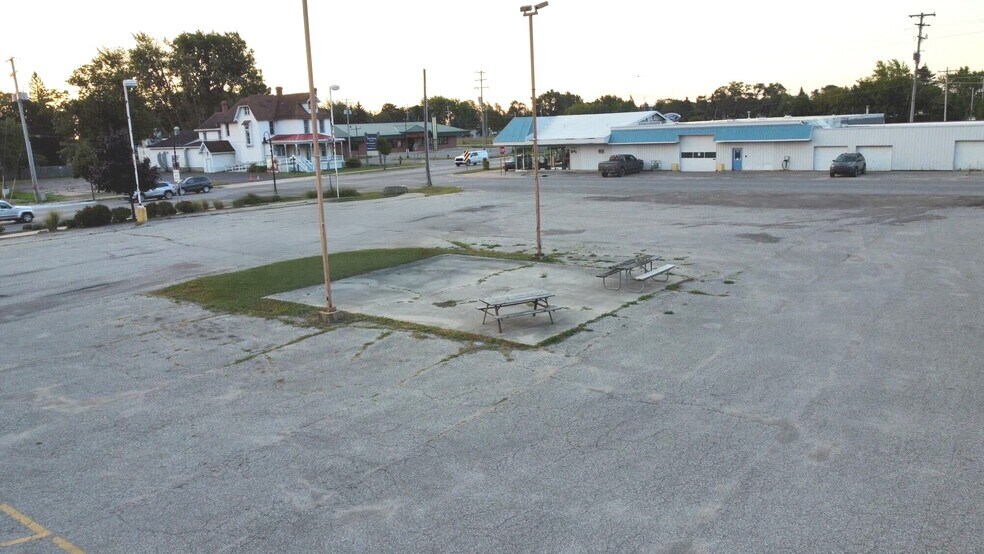 5025 N US Highway 23, Oscoda, MI à vendre - Photo de l’immeuble – Image 2 sur 4