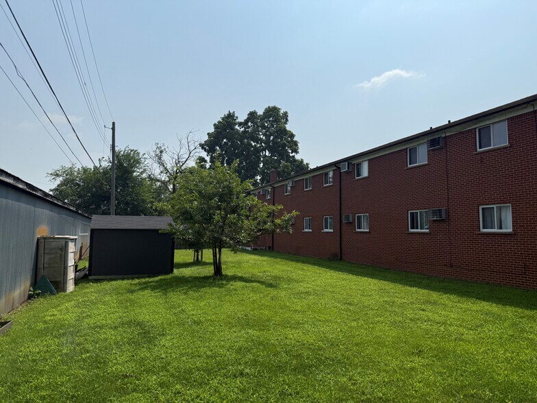 235 Washington St, South Lyon, MI à vendre - Photo de l’immeuble – Image 3 sur 3