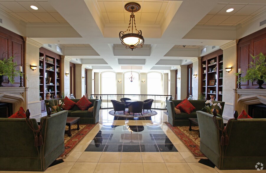 1251 NW Briarcliff Pky, Kansas City, MO à louer - Hall d’entrée – Image 2 sur 8