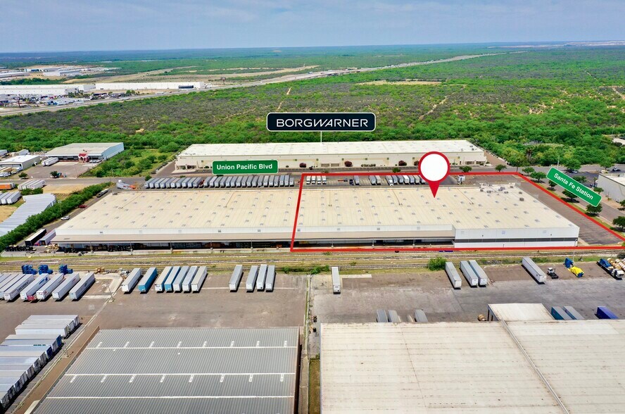 417 Union Pacific Blvd, Laredo, TX à louer - Photo de l’immeuble – Image 2 sur 10