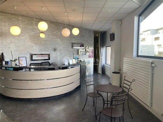 Plus de détails pour Local commercial à vendre