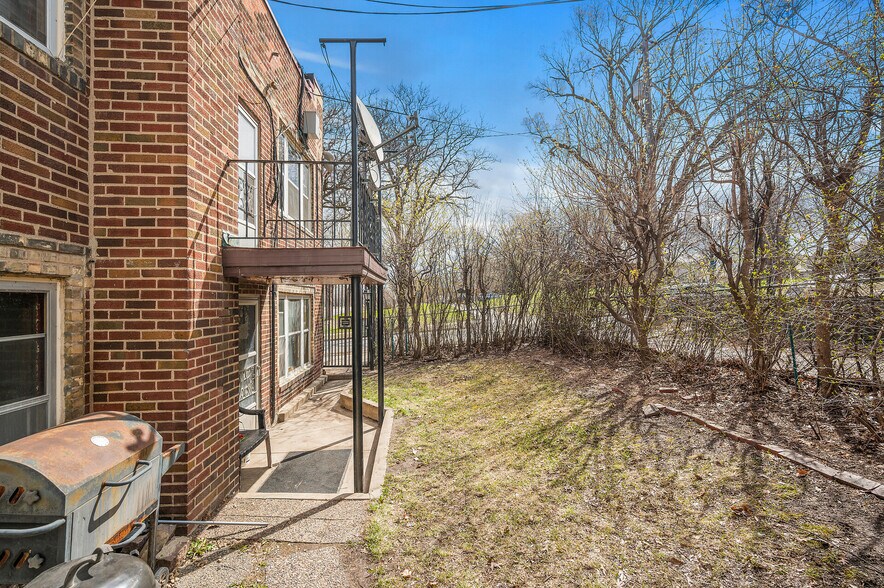 1001 Lowry Ave N, Minneapolis, MN à vendre - Photo de l’immeuble – Image 3 sur 40