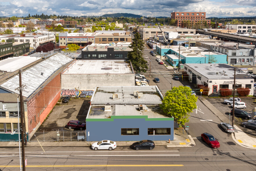 55 SE Main St, Portland, OR à louer - Photo de l’immeuble – Image 3 sur 49