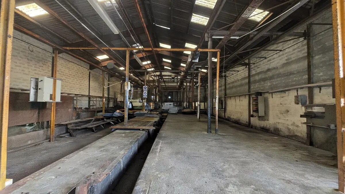 Industriel/Logistique dans La Seyne-sur-Mer à louer Photo de l’immeuble– Image 1 sur 5