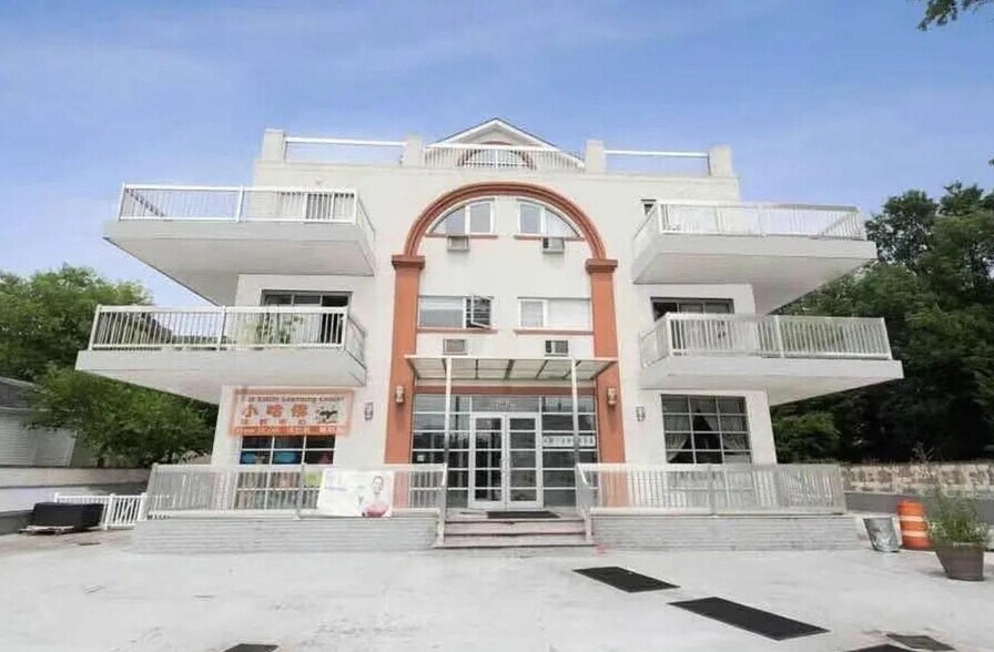 14627 Beech Ave, Flushing, NY à vendre - Photo de l’immeuble – Image 2 sur 4