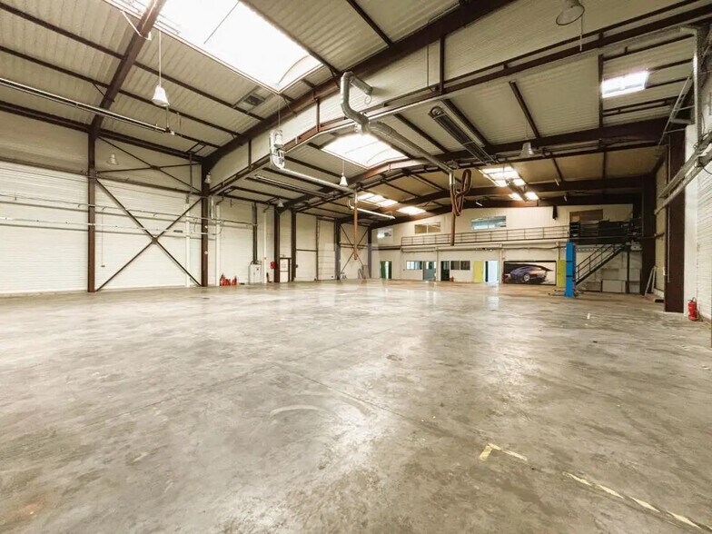 Bureau dans Linas à louer - Photo de l’immeuble – Image 3 sur 9