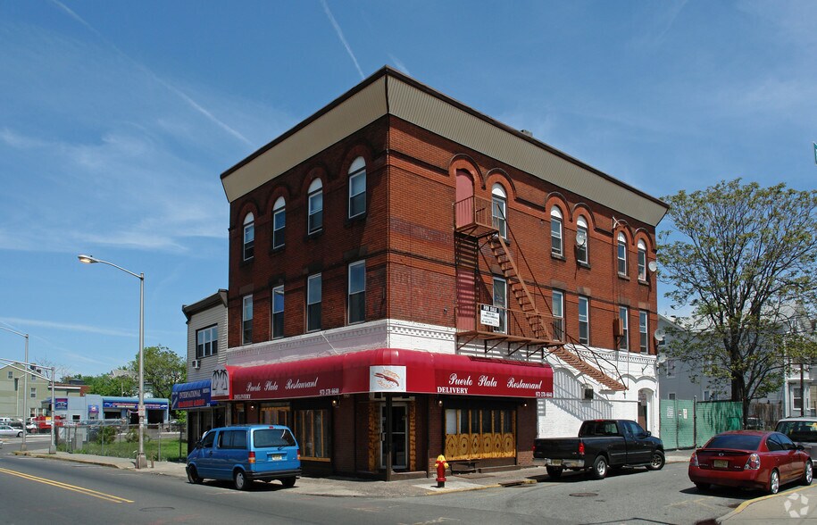 217 Straight St, Paterson, NJ à vendre - Photo principale – Image 1 sur 15