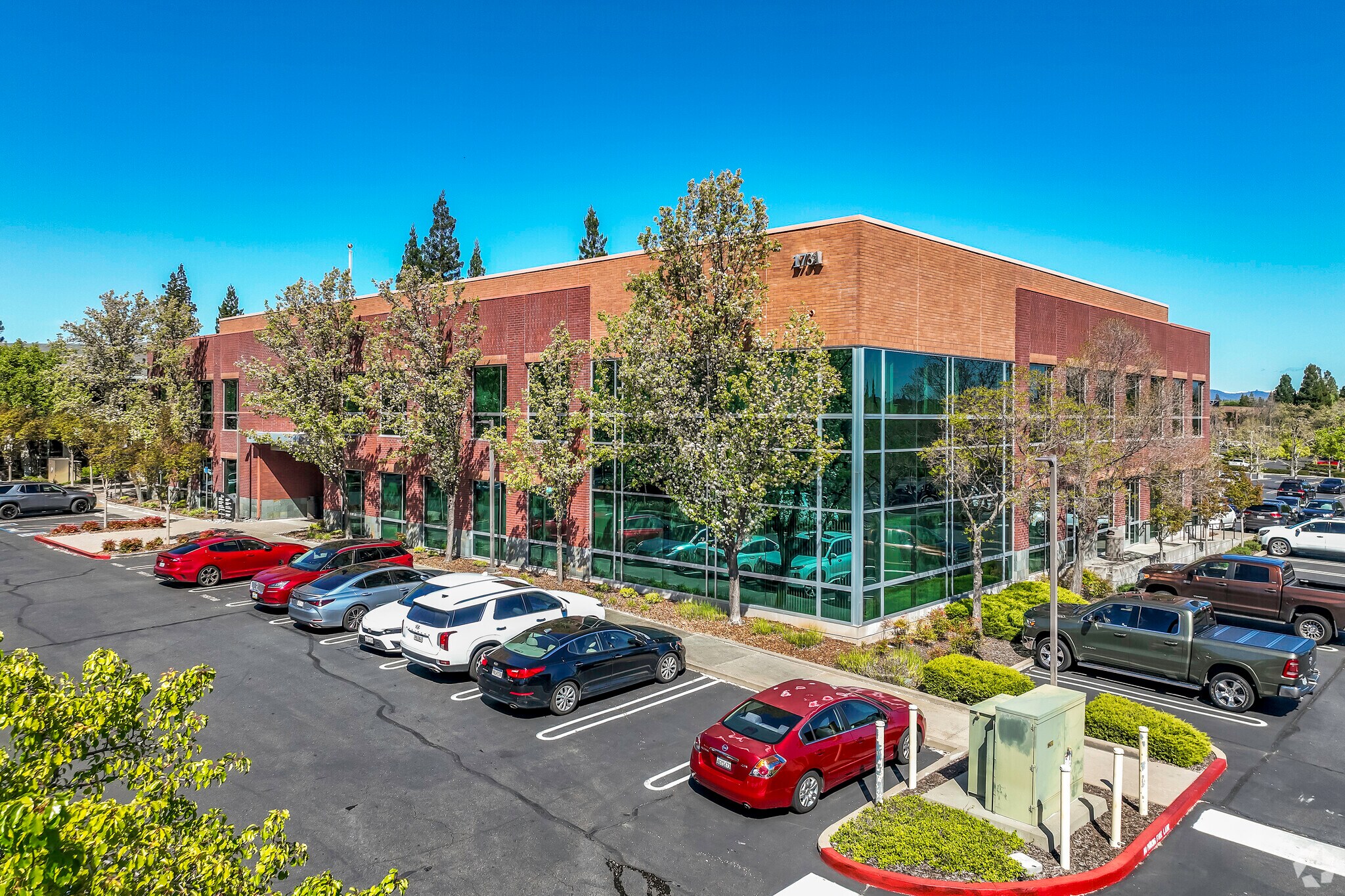 1731 E Roseville Pky, Roseville, CA à louer Photo principale– Image 1 sur 7