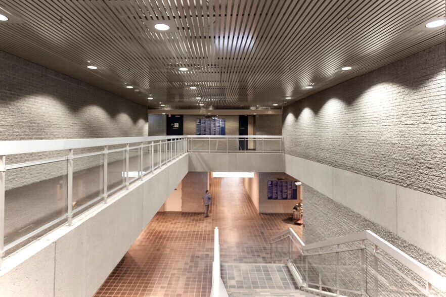 425-475 Rue Jacques-Parizeau, Québec, QC à louer - Photo intérieure – Image 3 sur 6