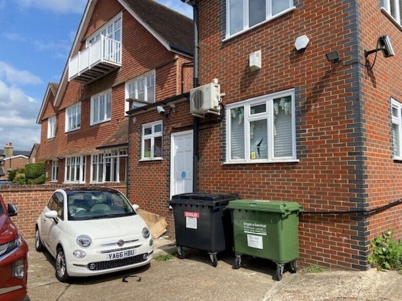 13 West St, Reigate à vendre - Photo de l’immeuble – Image 2 sur 2