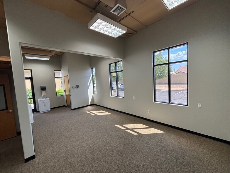 4915 E Baseline Rd, Gilbert, AZ à louer - Photo de l’immeuble – Image 2 sur 14