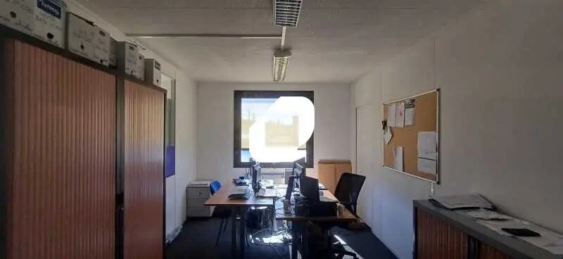 Bureau dans Aubergenville à louer - Photo de l’immeuble – Image 3 sur 8