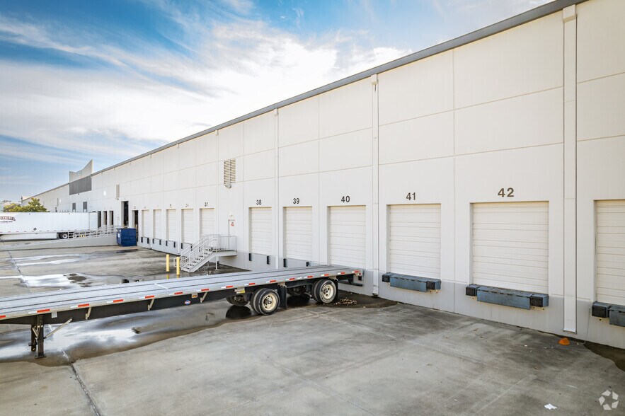 13323 S Gessner Rd, Missouri City, TX à louer - Photo de l’immeuble – Image 3 sur 4