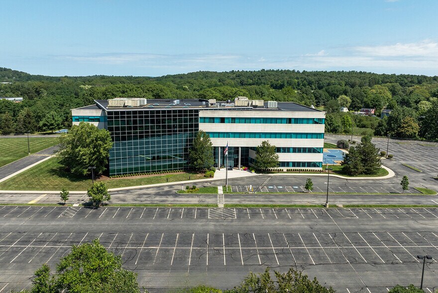 75 Sam Fonzo Dr, Beverly, MA à louer - Photo de l’immeuble – Image 1 sur 10