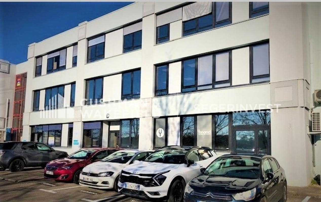 Rue De Franche-Comté, École-Valentin à louer Photo de l’immeuble– Image 1 sur 7