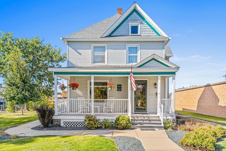 227 S Arch Ave, New Richmond, WI à vendre - Photo de l’immeuble – Image 1 sur 34