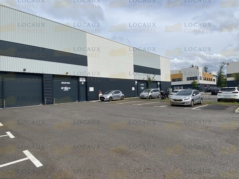 Local d’activités dans Neuville-sur-Oise à louer - Photo de l’immeuble – Image 1 sur 4