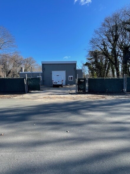 205 Brookville Ave, Islip, NY à louer - Photo de l’immeuble – Image 1 sur 9