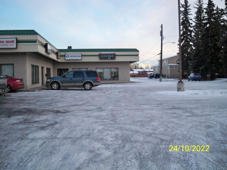 201 OLD STEESE Hwy, Fairbanks, AK à louer - Photo de l’immeuble – Image 3 sur 12