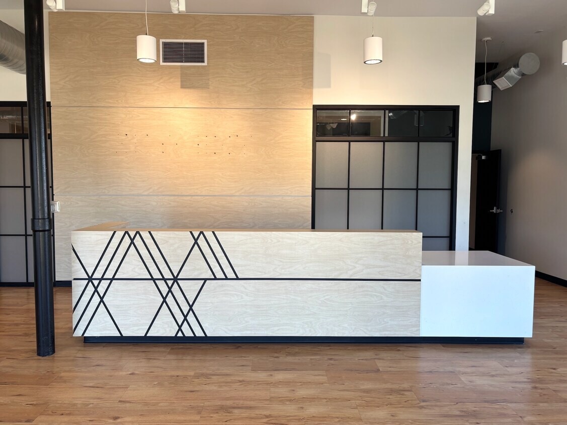 2508-2518 S Cedar St, Lansing, MI à vendre Photo intérieure– Image 1 sur 4