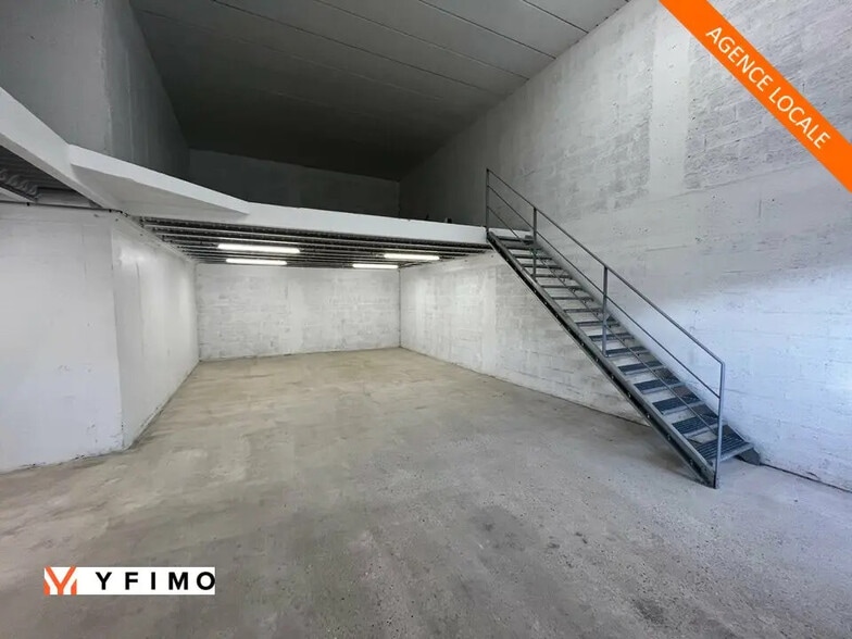 Local d’activités dans Flins-sur-Seine à louer - Photo de l’immeuble – Image 1 sur 6