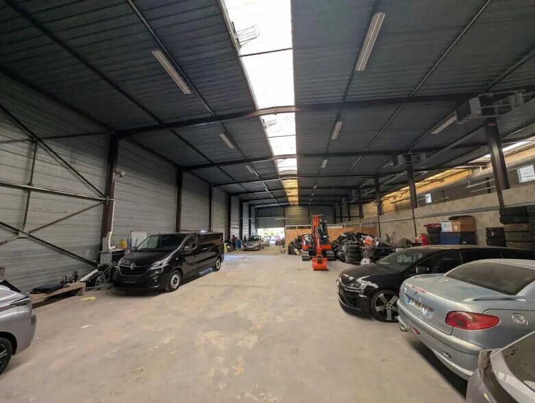 Local d'activités dans Porcheville à vendre - Photo de l’immeuble – Image 3 sur 10