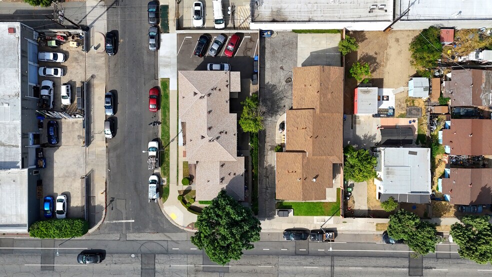 7303 Woodley Ave, Van Nuys, CA à vendre - Photo de l’immeuble – Image 3 sur 11