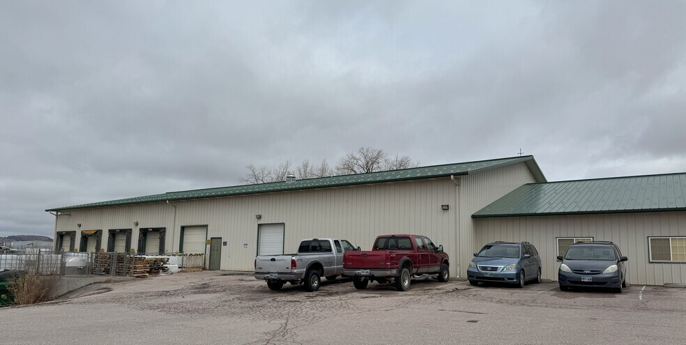 940 Kennel Dr, Rapid City, SD à louer - Photo de l’immeuble – Image 1 sur 18